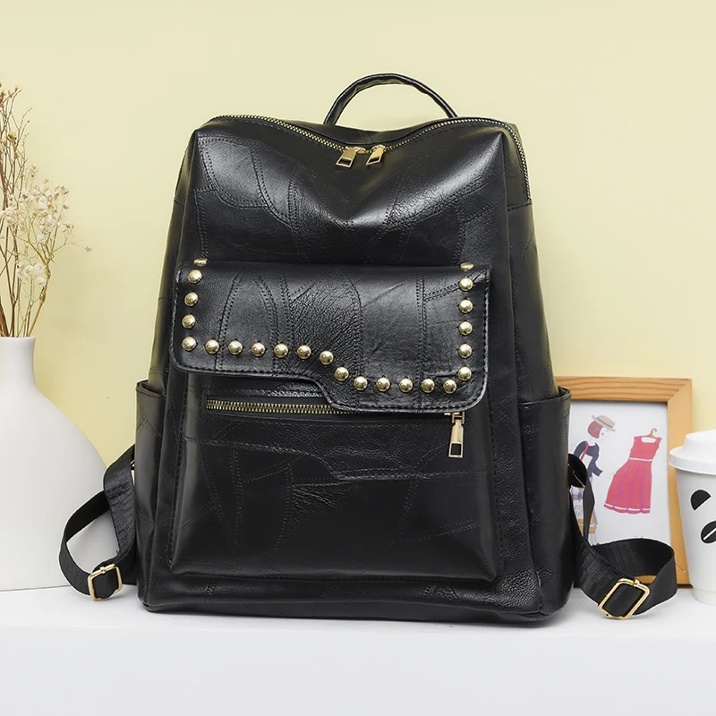 Fashion Rivet Design Backpacks High Quality Oil WaX Leather Large Capacity Travel Mochilas Luxury Brand Women Backpack Sac a DOS