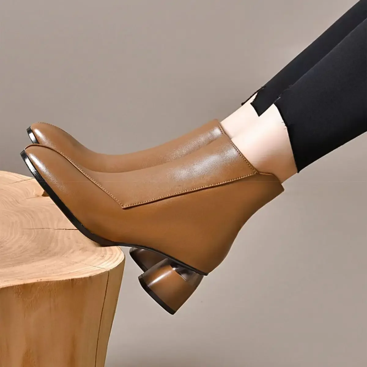 

Кожаные ботинки с острым носком на флисовой подкладке, черные женские короткие туфли, модная распродажа 2025, высококачественные ботинки, осенние женские ботильоны