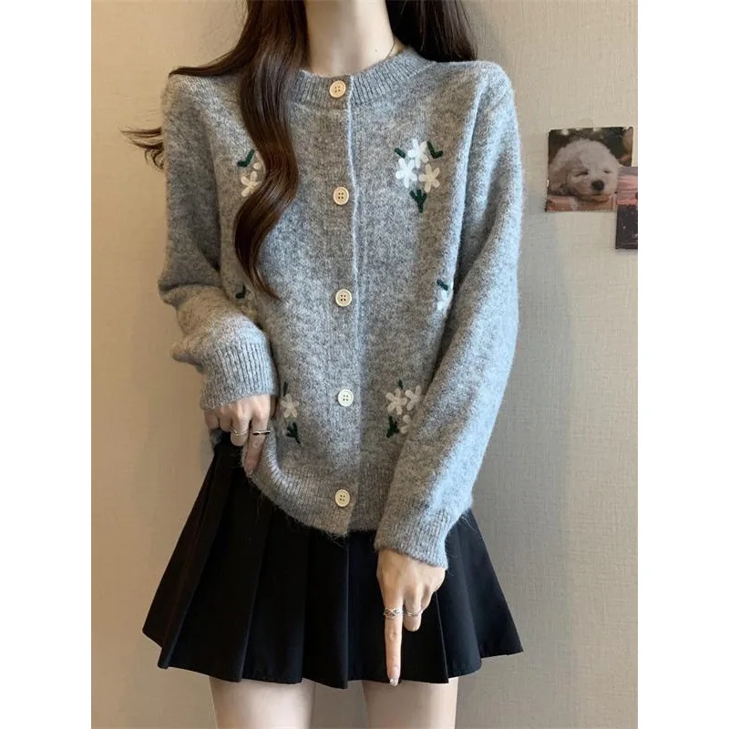 

Женский вязаный кардиган с круглым вырезом и ручной вышивкой, осень 2023, новый свободный свитер для поездок на работу, куртка, женская мода, повседневный женский топ