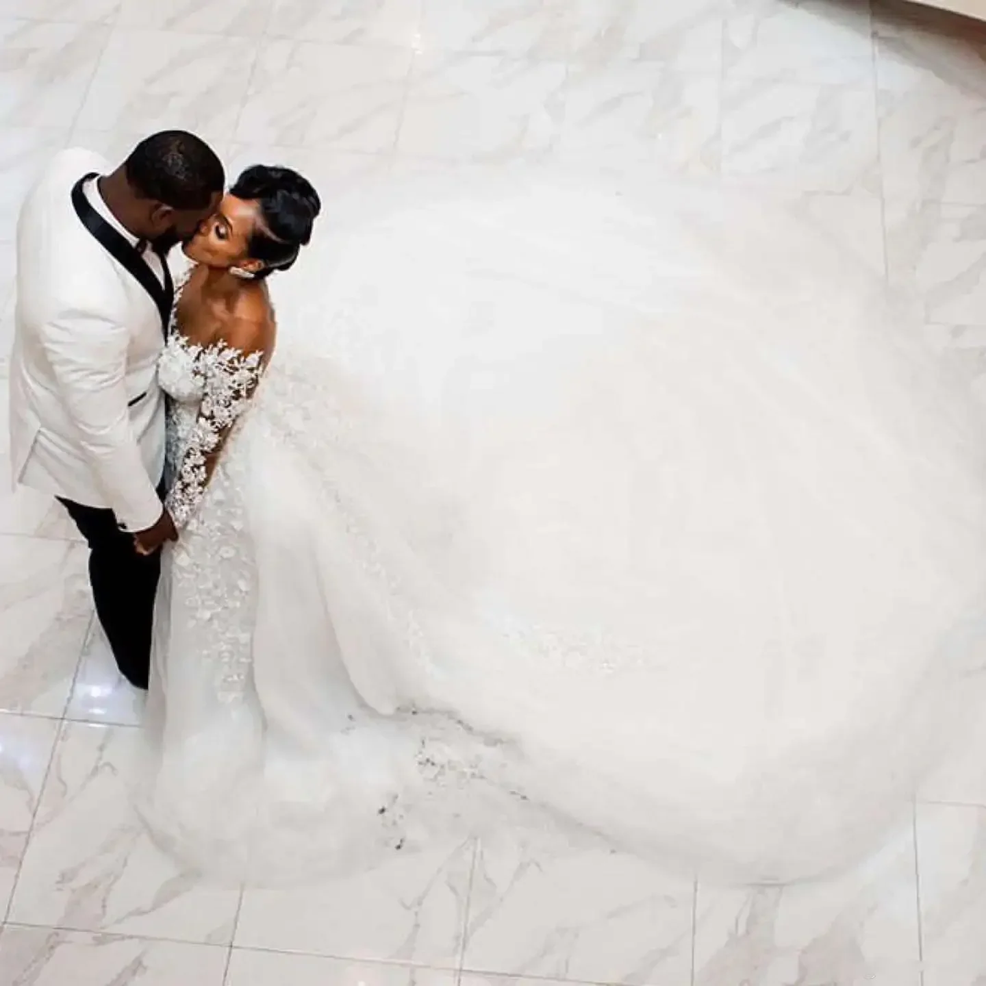 カスタマイズされたアフリカボールウェディングドレス長袖レースアップリケビーズブライダルドレスシアークルーネックvestidosプラスサイズ