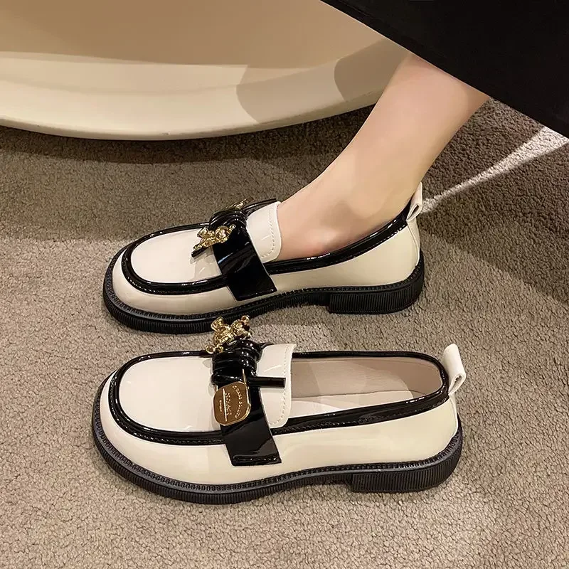 2023 Hot Sales Spring New Fashion Everything Retro Metal Bow Thick Heel British Single Shoe Women Low Heel Lolita Shoes