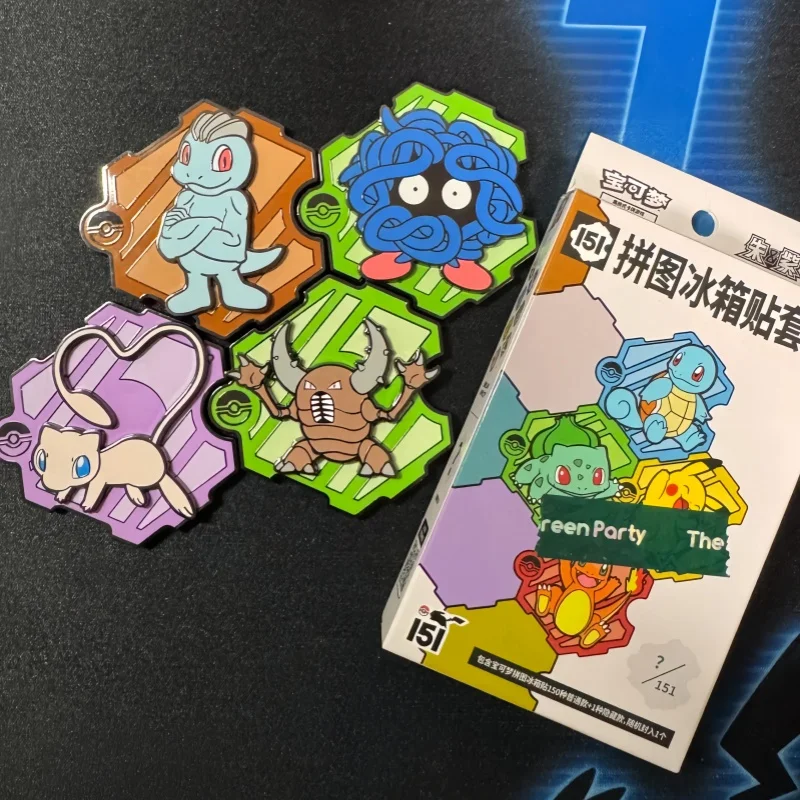 Original pokemon ptcg coletado 151 escarlate e violeta caixa de presente chinês cartões de negociação quebra-cabeça ímãs de geladeira conjunto brinquedo colecionável