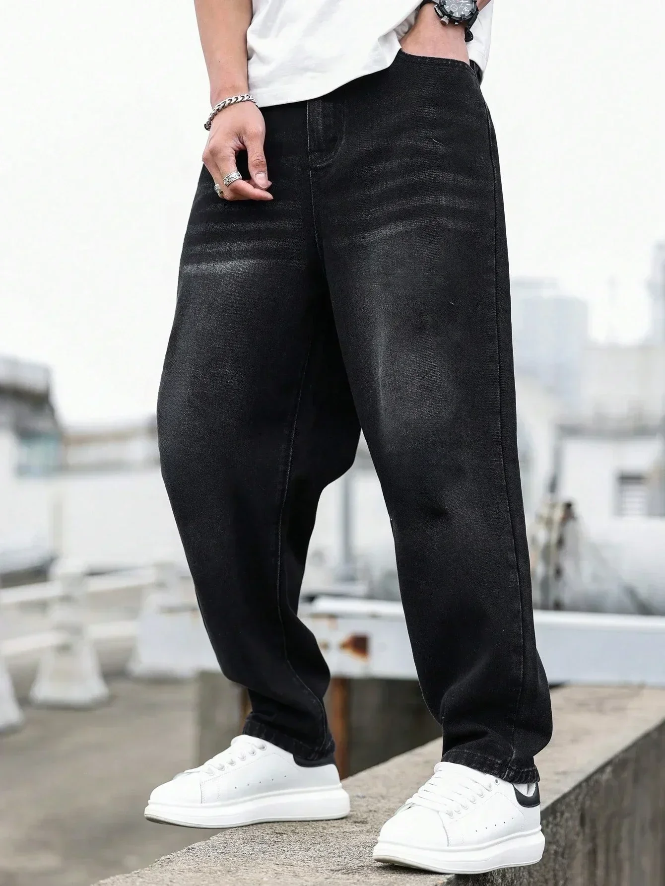 

Manfinity EMRG Jeans alla moda casual da uomo con vestibilità ampia, lavaggio strappato