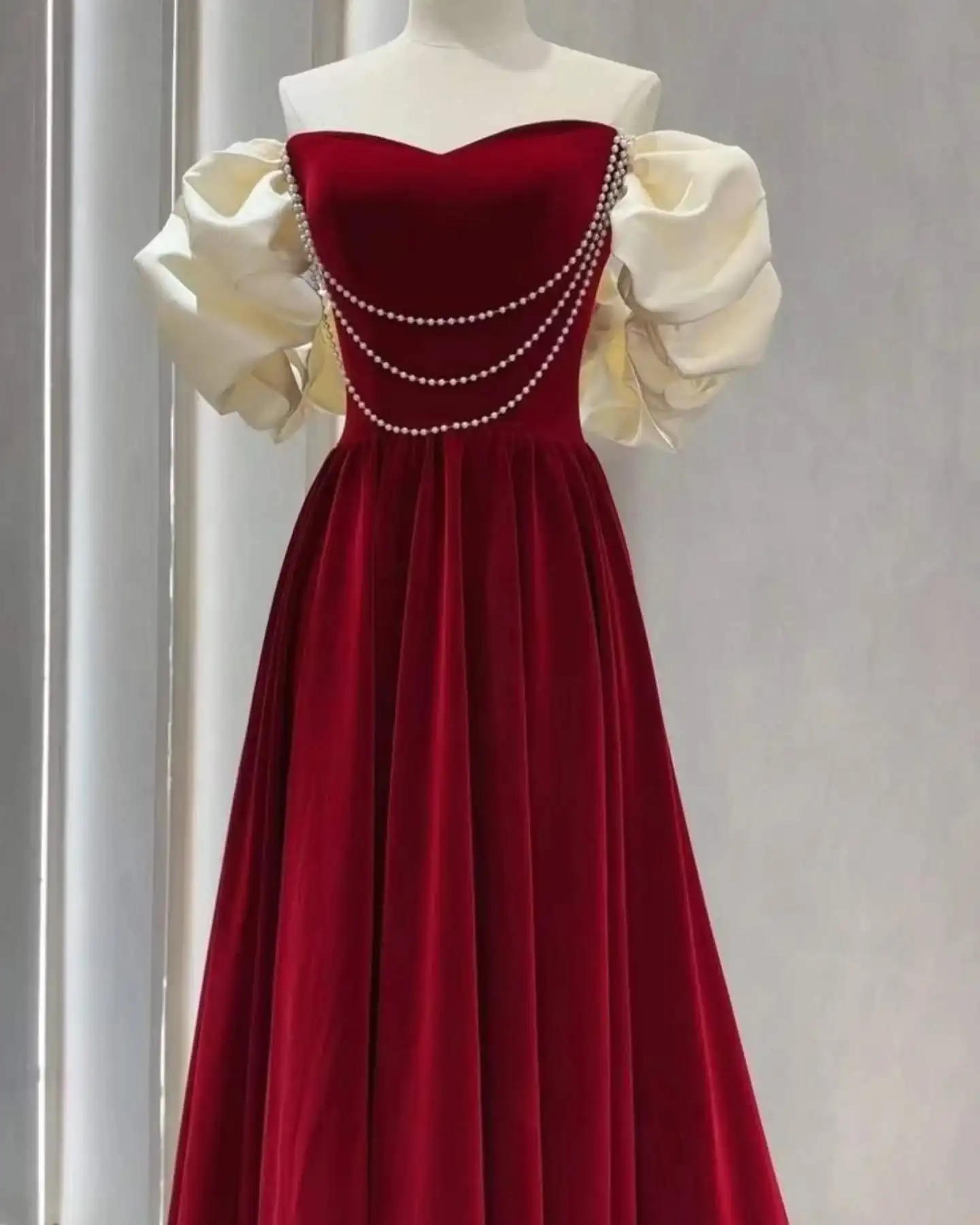 Personalizzato squisito jersey con spalle scoperte Perle che bordano abiti da sera Delicato abito da ballo con scollo a cuore Arabia Saudita