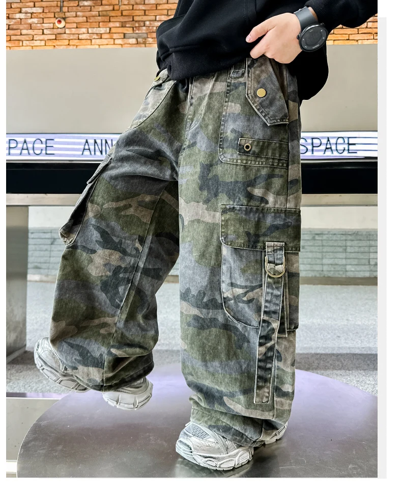 Neue stylische Herbst-Cargo-Hosen mit mehreren Taschen im Camouflage-Look für Teenager-Jungen, locker geschnittene, lässige Harajuku-Hip-Hop-Y2K-Hosen, Größe 5-14 Jahre. – Detail 5
