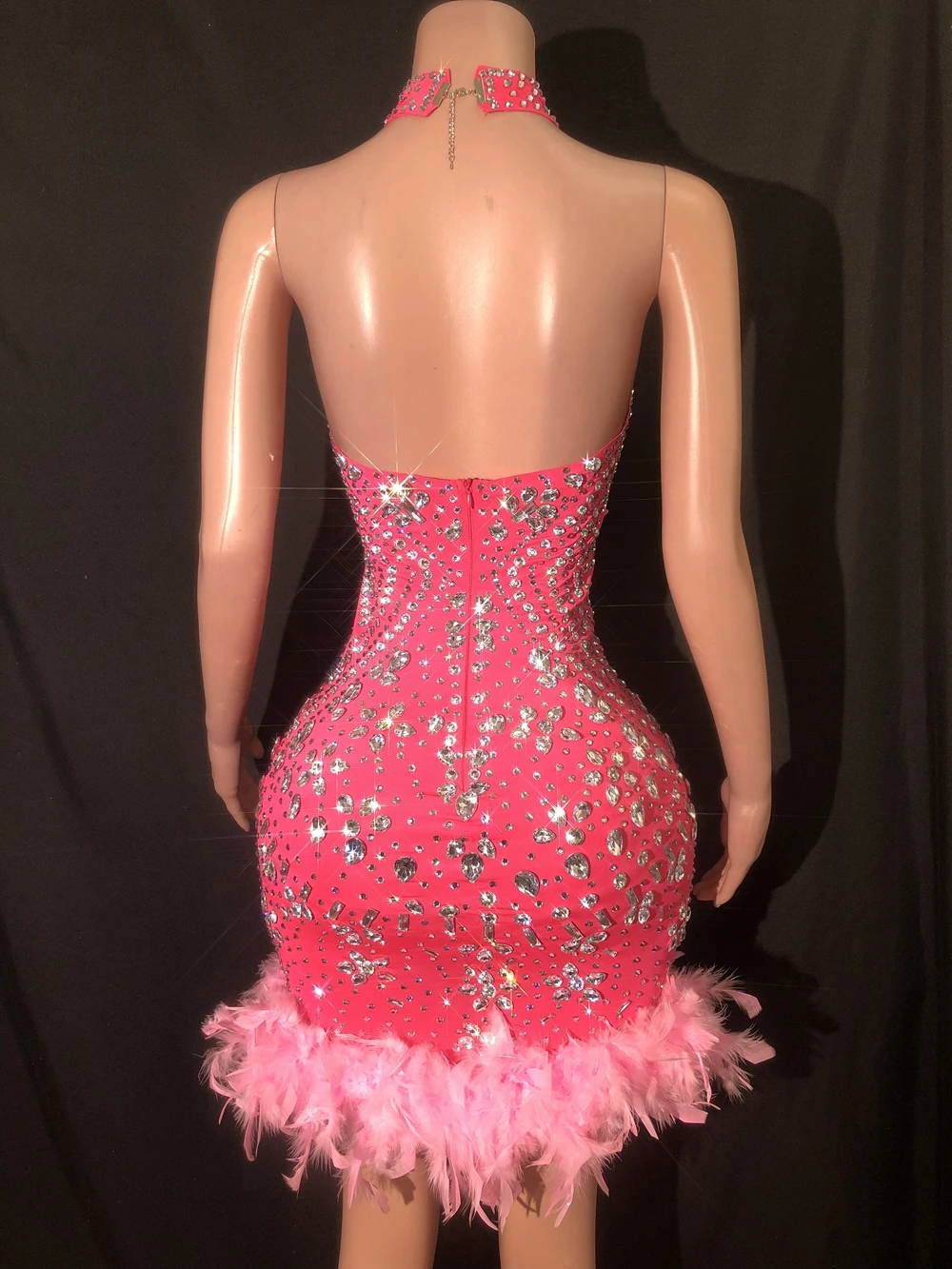 Vestido de plumas sin espalda con diamantes de imitación brillantes para mujer, vestido de noche Sexy para baile de graduación, celebración de cumpleaños, ropa de espectáculo de actuación de cantante