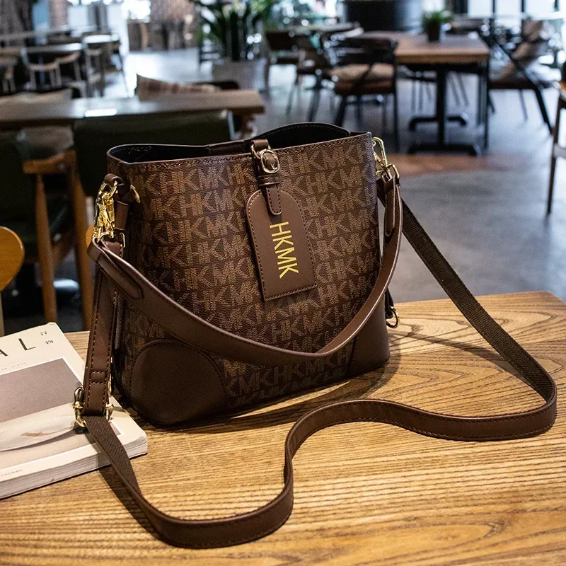 

Simple Casual Crossbody Handbag For Business Women With Messenger Function And Minimalist Elegant Logo