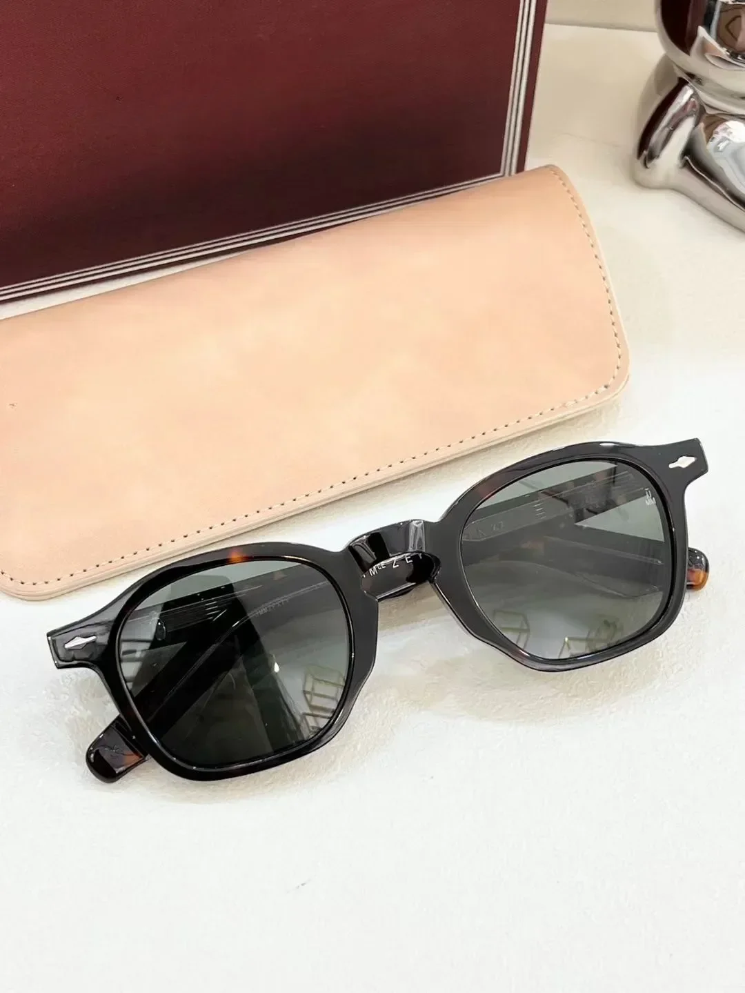 

Stylish ZEPHIRIN Thick Acetate Durable Women Men UV400 Protection Vintage Retro Classcial Sunglasses With Case Oculos Cool