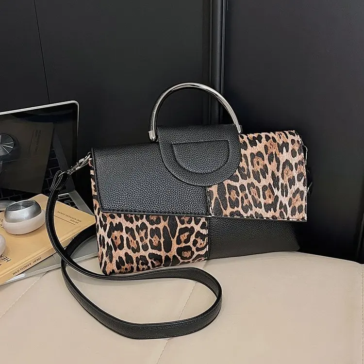 

2025 Winter New PU Shoulder Bag Magnetic Buckle Women's Average Size Zipper 2025 Winter Women