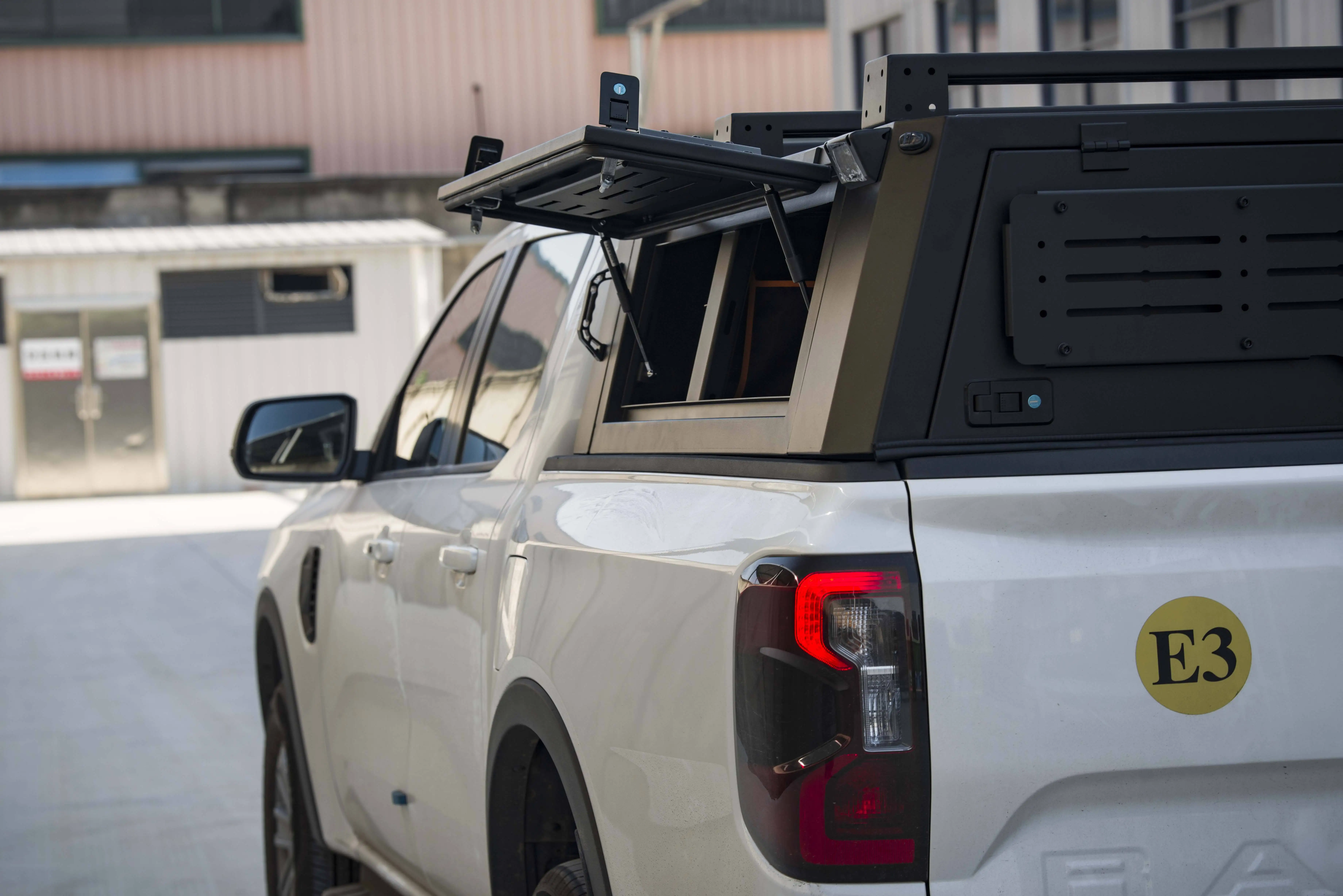 

New Waterproof with Steel Accessories Hard Top Canopy for Trucks High Quality Aluminum 4x4 Folding Rear Canopy for F150 Pickup