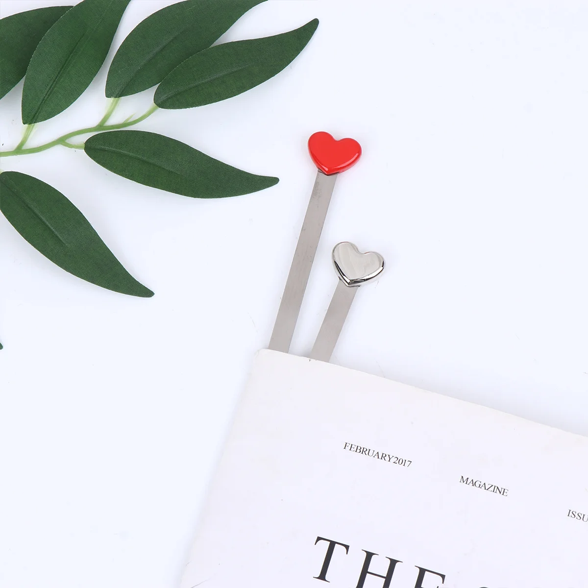 

2Pcs Heart Shaped Bookmark Metal Pendant Design Book Page Marker for Students Readers School Graduation Gift Stationery