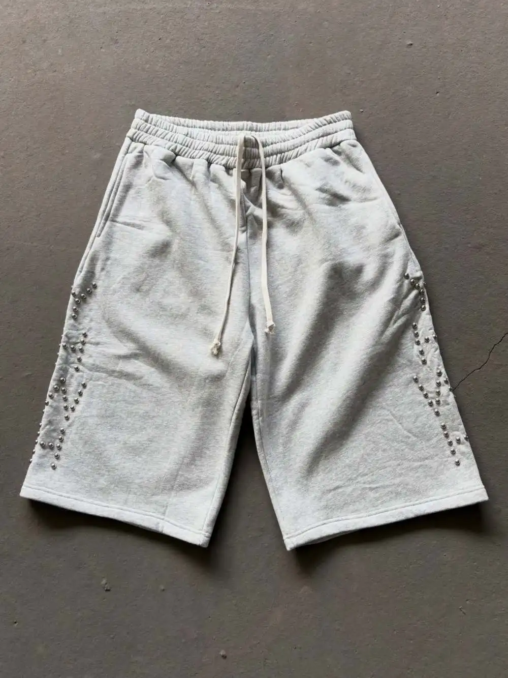 2026 new summer American high street style side rivet decoration sports shorts trendy loose drawstring casual five quarter pants