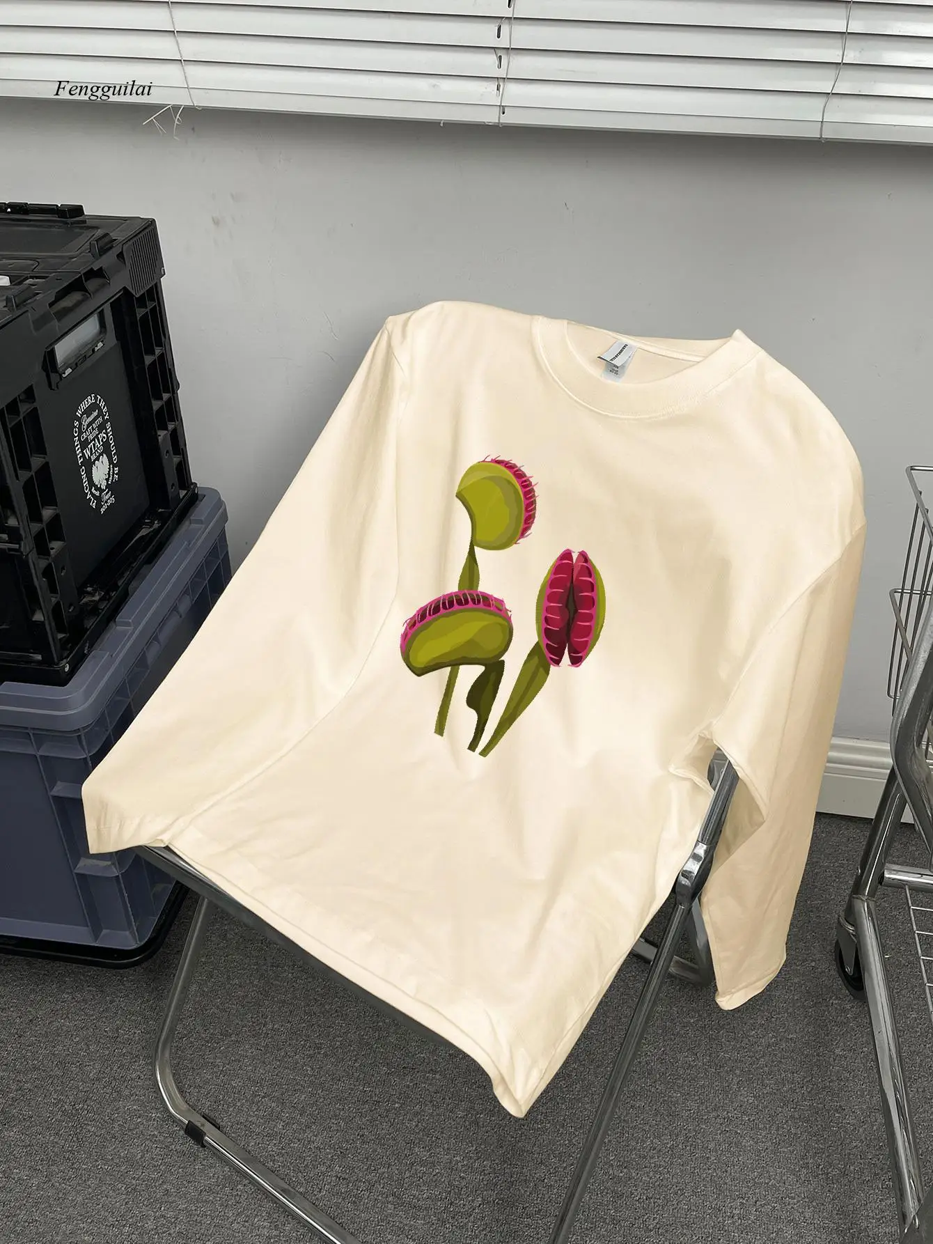 

Vibrant Jellyfish Graphic Long Sleeve T-Shirt , Casual Crew Neck, Fall/Winter Fashion, Lightweight & Comfortable