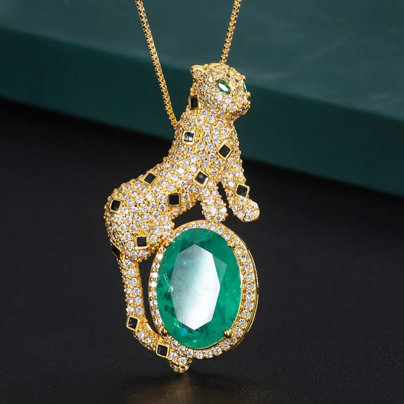 

Fashion New Leopard Titanium Steel Micro-Inlaid AAA Green Zircon Luxury Palace Necklace