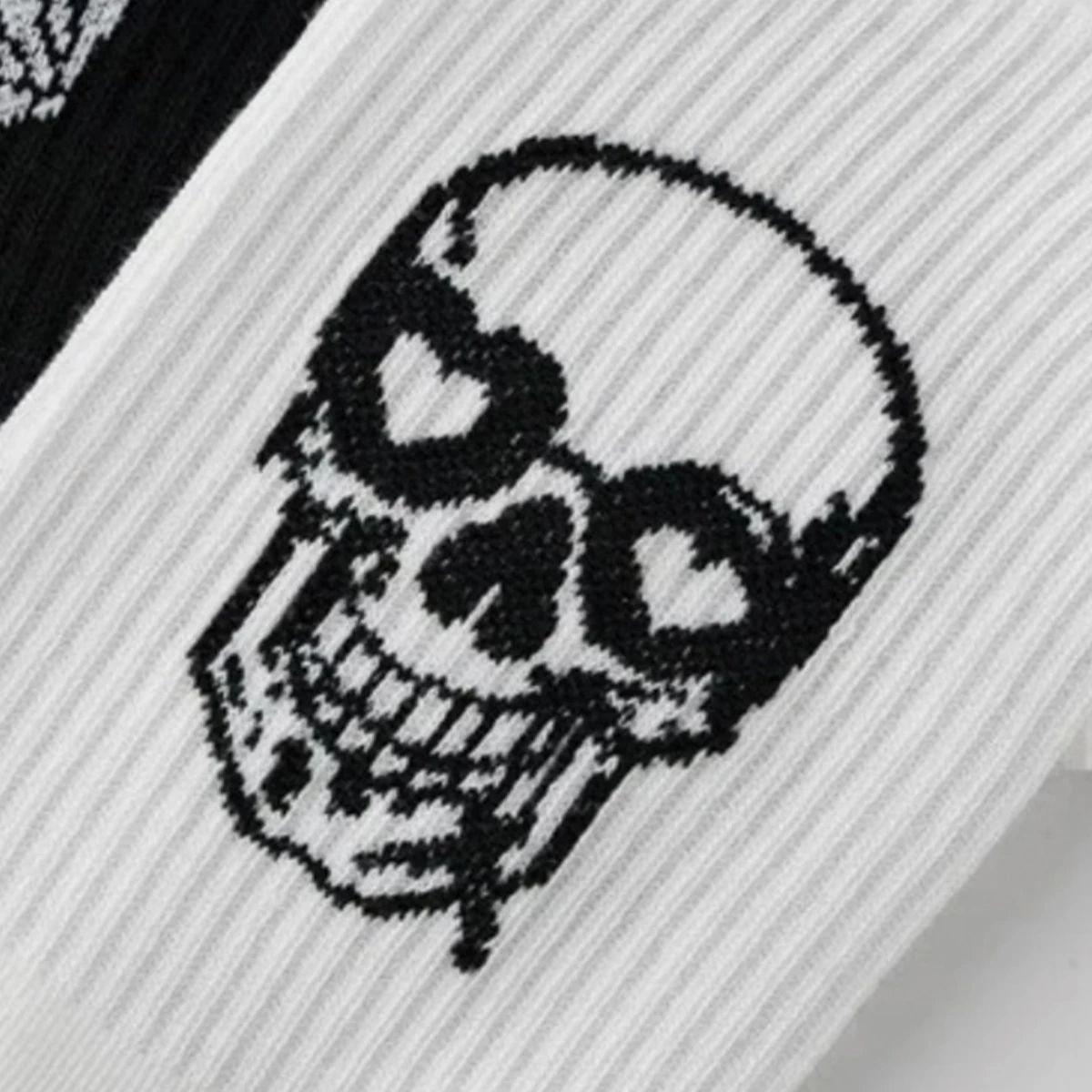 5/10/20 Pairs Men Skull Pattern Fashion Versatile Crew Socks, Halloween Dy, For Daily Life