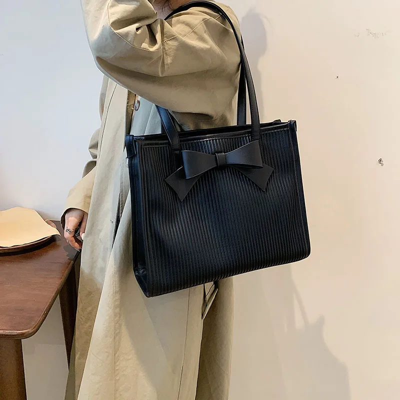 

2025 new large-capacity women's bag spring and summer hundred niche bow shoulder bag handheld pleated bucket Tote bags