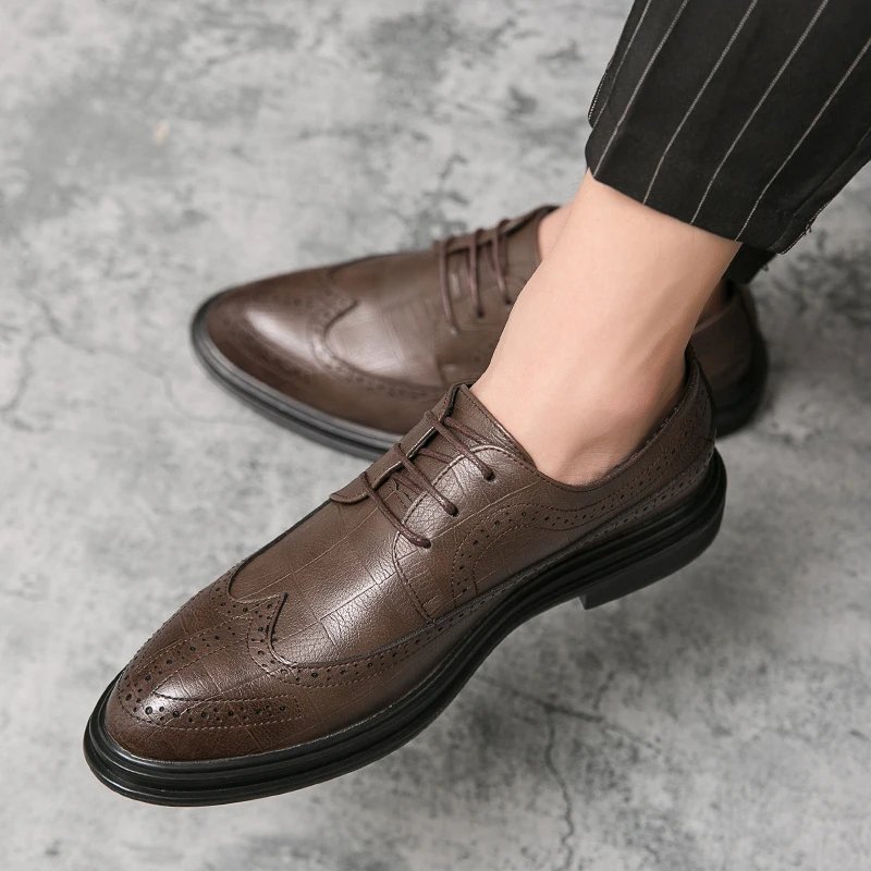 

Модные корейские повседневные удобные кожаные туфли на шнуровке брендовые Классические черные мужские остроносые резные деловые классические кожаные туфли