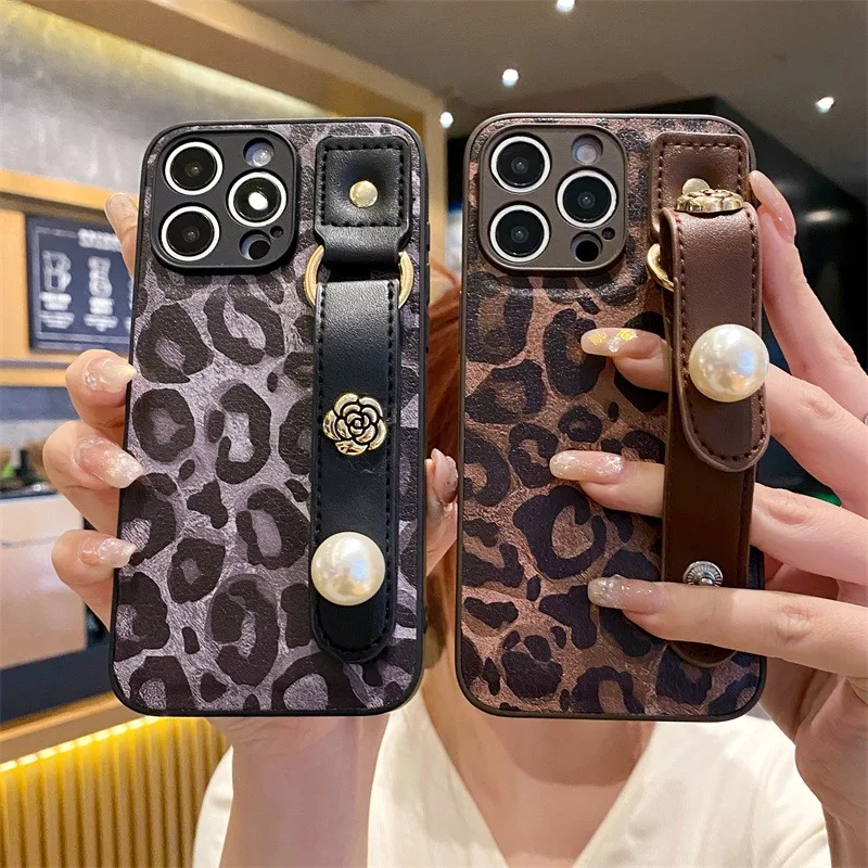 

New Leopard Print Phone Case for iPhone 16pro camellia 15plus Wristband 14 All Inclusive 13 Anti Drop 1211 Soft Protective Cover