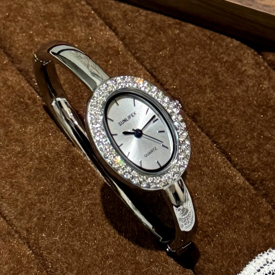 Rhinestone Oval Dial bangle Wristwatch for Ladies Quartz Bracelet Watch Elegant Female Clock Women's Watches Saati Relojes