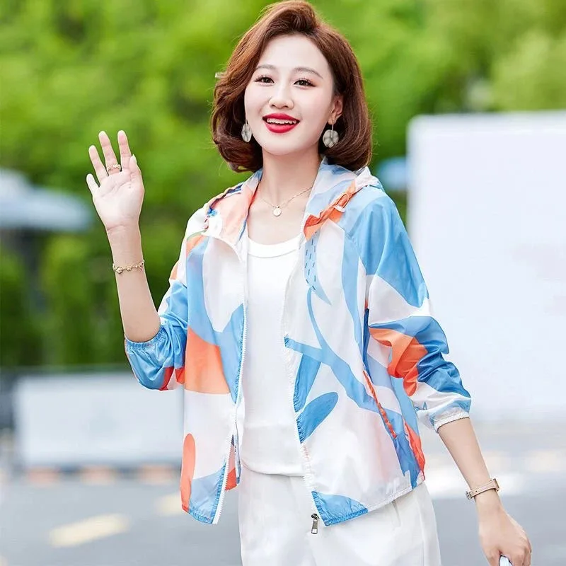 

New Hooded Sun Protection Clothing For Women Summer Korean Thin Temperament Short Sunscreen Jacke Casual Zipper Coat Tops 4XL