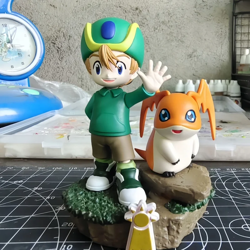 В наличии Digimon La Series, зрелые восьми персонажей и их детские портативные модели, украшения в стиле аниме, праздничные подарки
