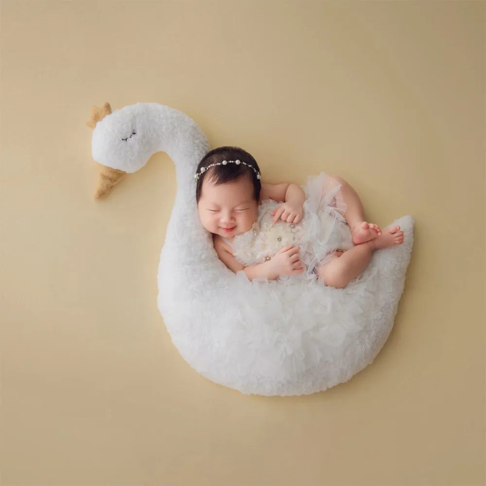 Neugeborenen Fotografie Requisiten Plüsch Tiere Puppe Schwan Posiert Kissen Kissen Baby Foto-shooting Studio Zubehör Babys Souvenirs Matte