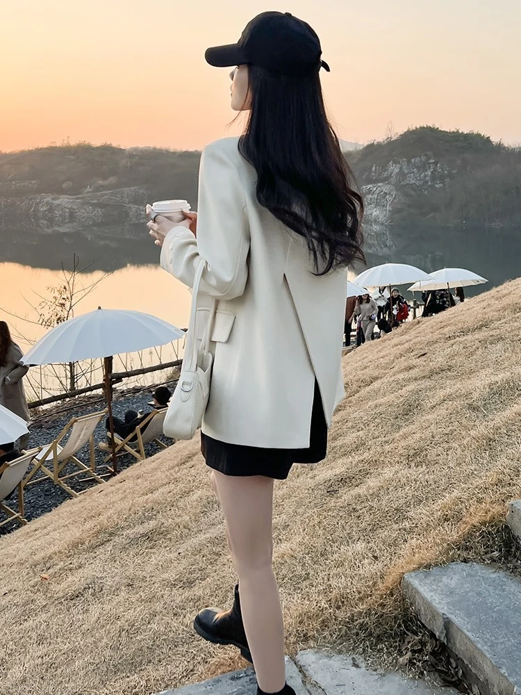 

Elegant Women's Loose Fit Casual Thin Suit Jacket Spring Autumn Original Design Fashionable Button Pocket Asymmetric Long Sle...