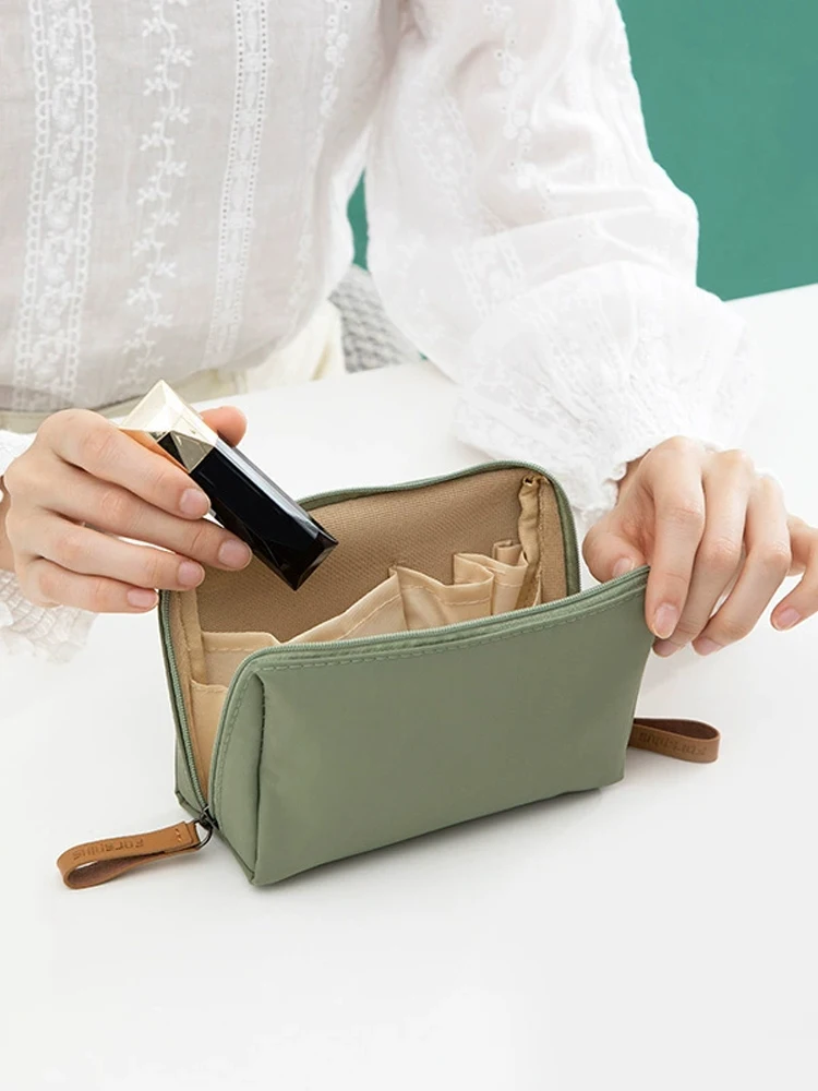 Tragbare Kosmetiktasche, Aufbewahrungstasche für den täglichen Bedarf, multifunktionale Aufbewahrungstasche für Männer und Frauen, leichte Geldbörse mit Reißverschluss, geeignet für Lippenstift, Mobiltelefon, Datenkabel und kleine Gegenstände, ideal für den täglichen Gebrauch und die Organisation auf Reisen. – Detail 5