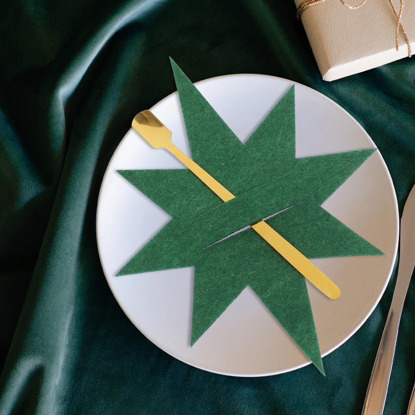 

8Pcs Adorable Cutlery Pouch for Christmas Tree Shape Tableware Holder Holiday Party Dinner Decor Accessory Christmas Cutlery Bag