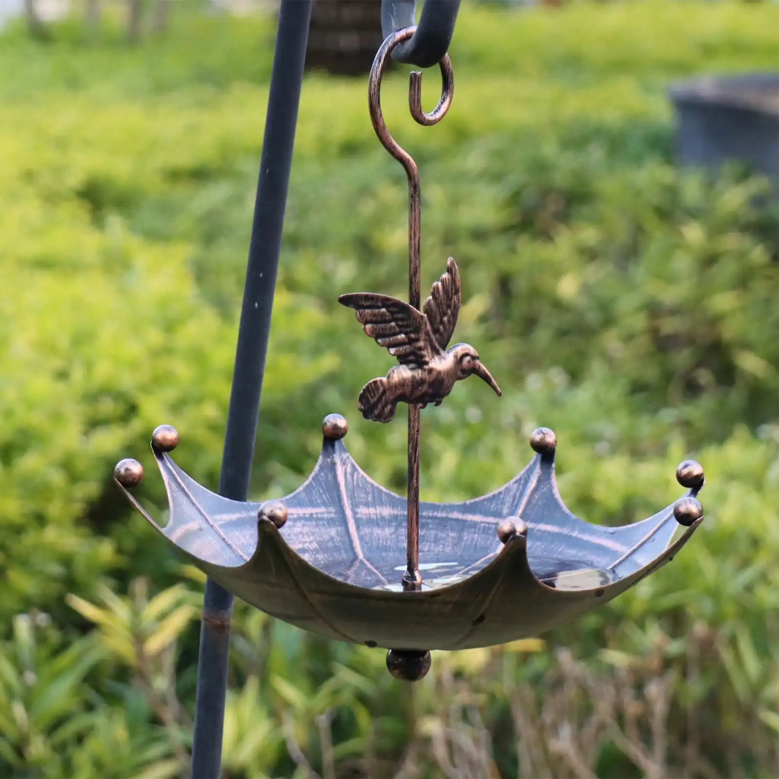 1Pc Antique Umbrella-Shaped Bird Feeder - Outdoor Hanging Bird Bath and Food Bowl, Suitable for Outdoor Gardens, Patios, Backyards, Bird Feeding, Attracting Wildlife, a Gift for Bird Enthusiasts