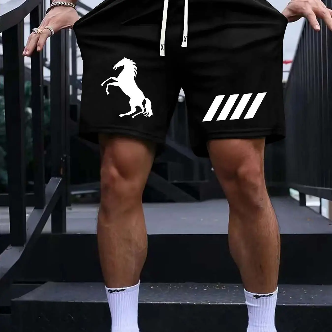 

Простые стильные шорты, мужские летние модные спортивные брюки с пятью точками, мужские и женские пляжные брюки, удобные и универсальные повседневные брюки