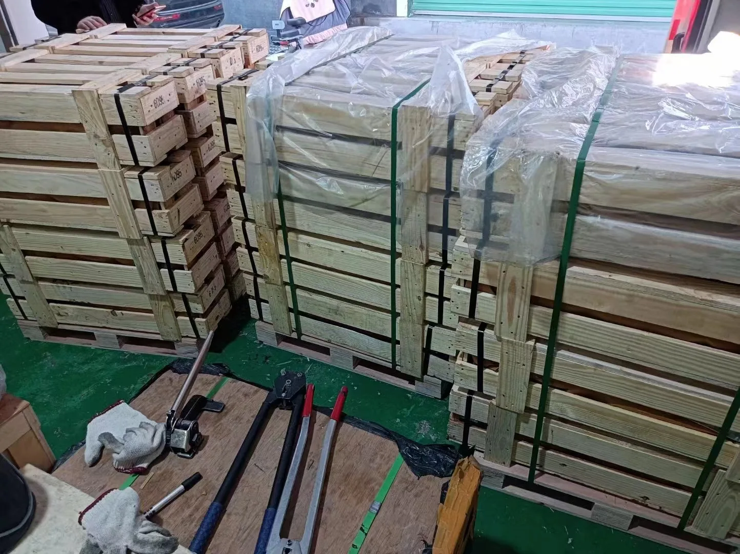 DE12 Engine Crankshaft Suitable for Machinery Diesel Engine