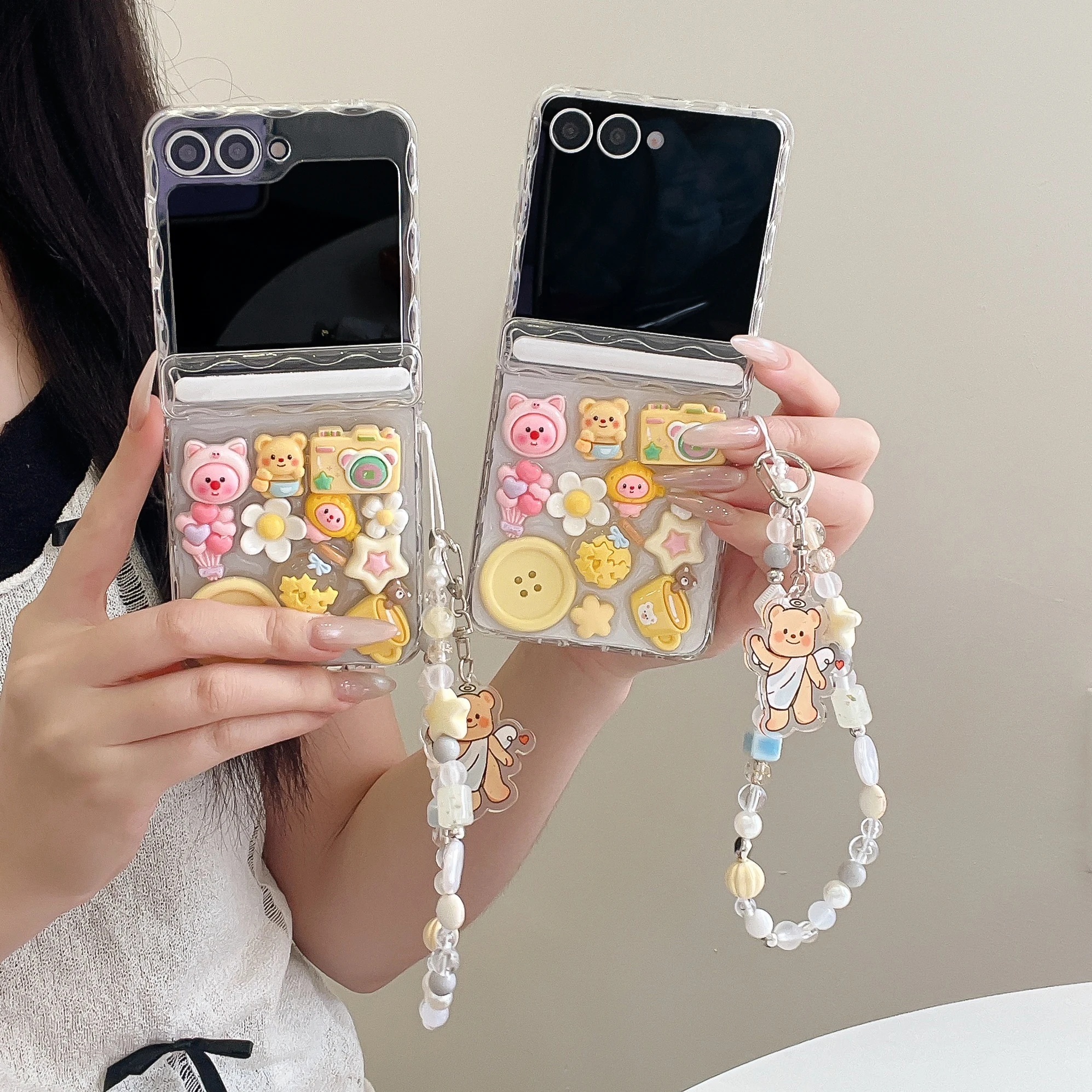 

Korean Cute 3D Bear Phone case for Samsung Galaxy Z Flip 6 7 Z Flip 7 6 5 4 3 5G flip 6 7FE Cover With Chain Shockproof Cover