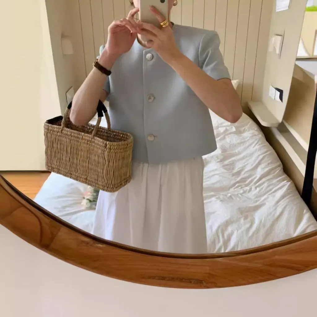 

Korean Chic Summer Women's round Neck Short-Sleeved Outwear Elegant French Socialite Style Top with Small Fragrance