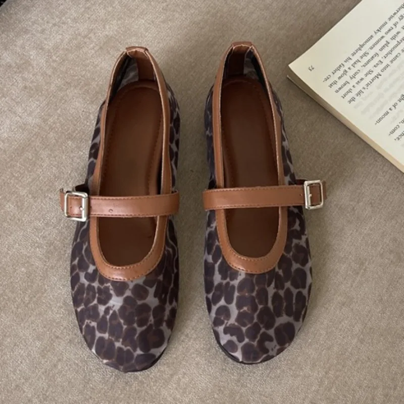 Aneikeh Vintage Leopard Pattern Mary Jane Shoe Ladies Single Buckle Strap Soft Flat Loafers Round Toe Non Slip Sole Casual Flats