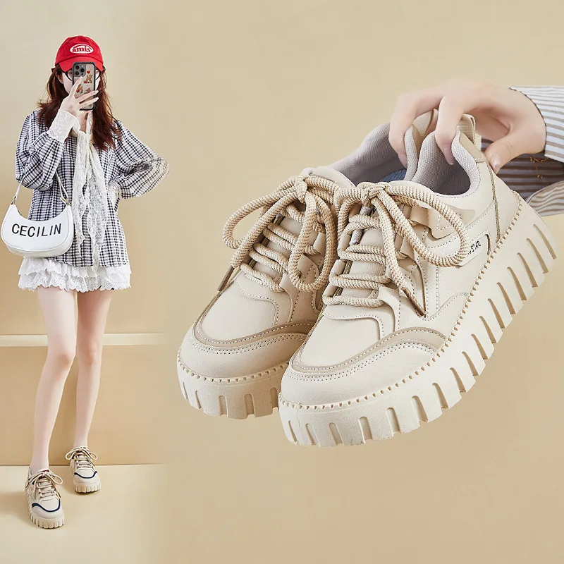 أحذية رياضية بيضاء عصرية ذات نعل سميك للنساء أحذية كاجوال لزيادة الارتفاع لفصل الربيع والخريف