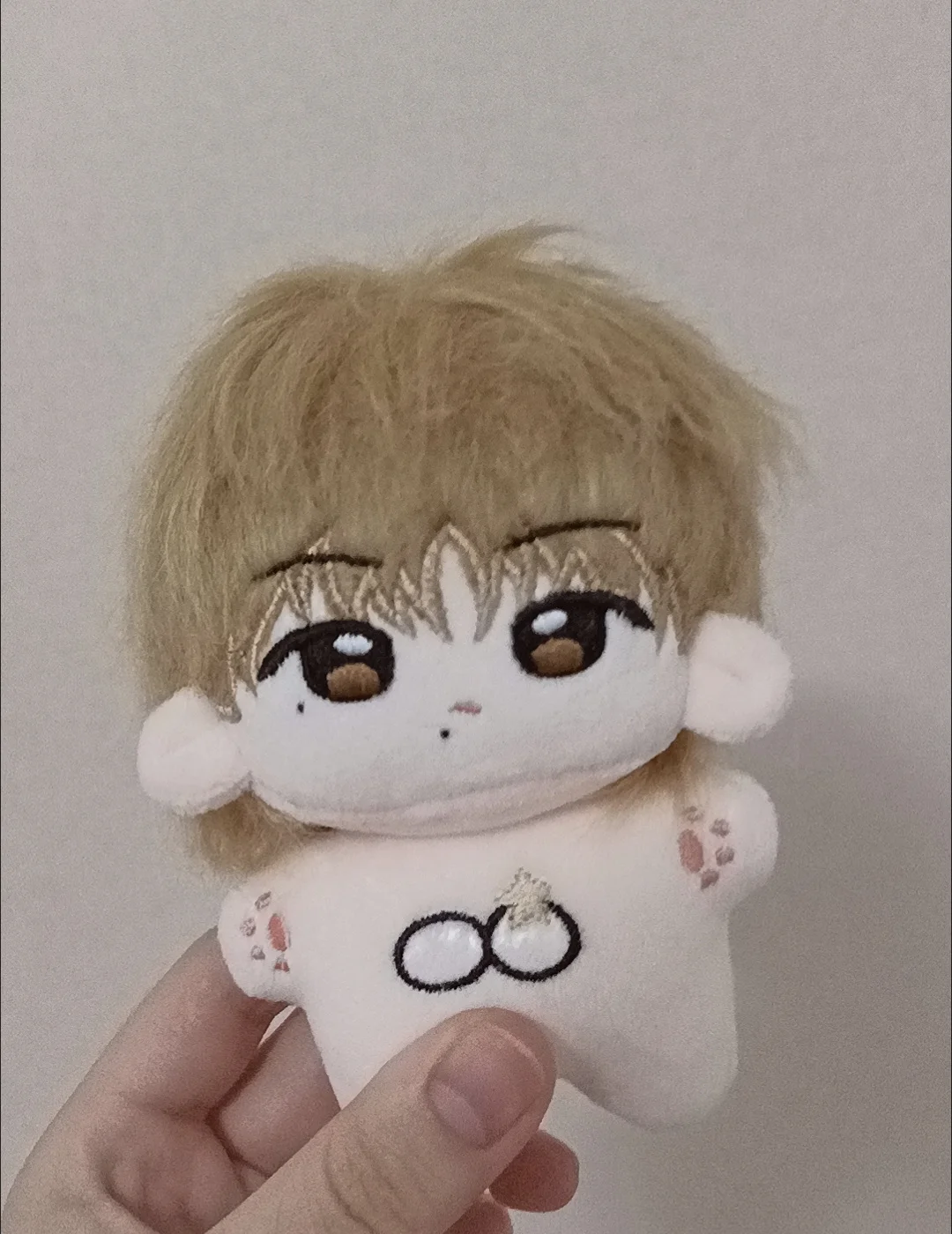 Wypchana 10cm Przystojny Chłopiec The8 Urocza Bawełniana Pluszowa Lalka Kreatywna Zawieszka do Plecaka lub Prezent Urodzinowy dla Dzieci i Dorosłych, Kolekcja dla Fanów