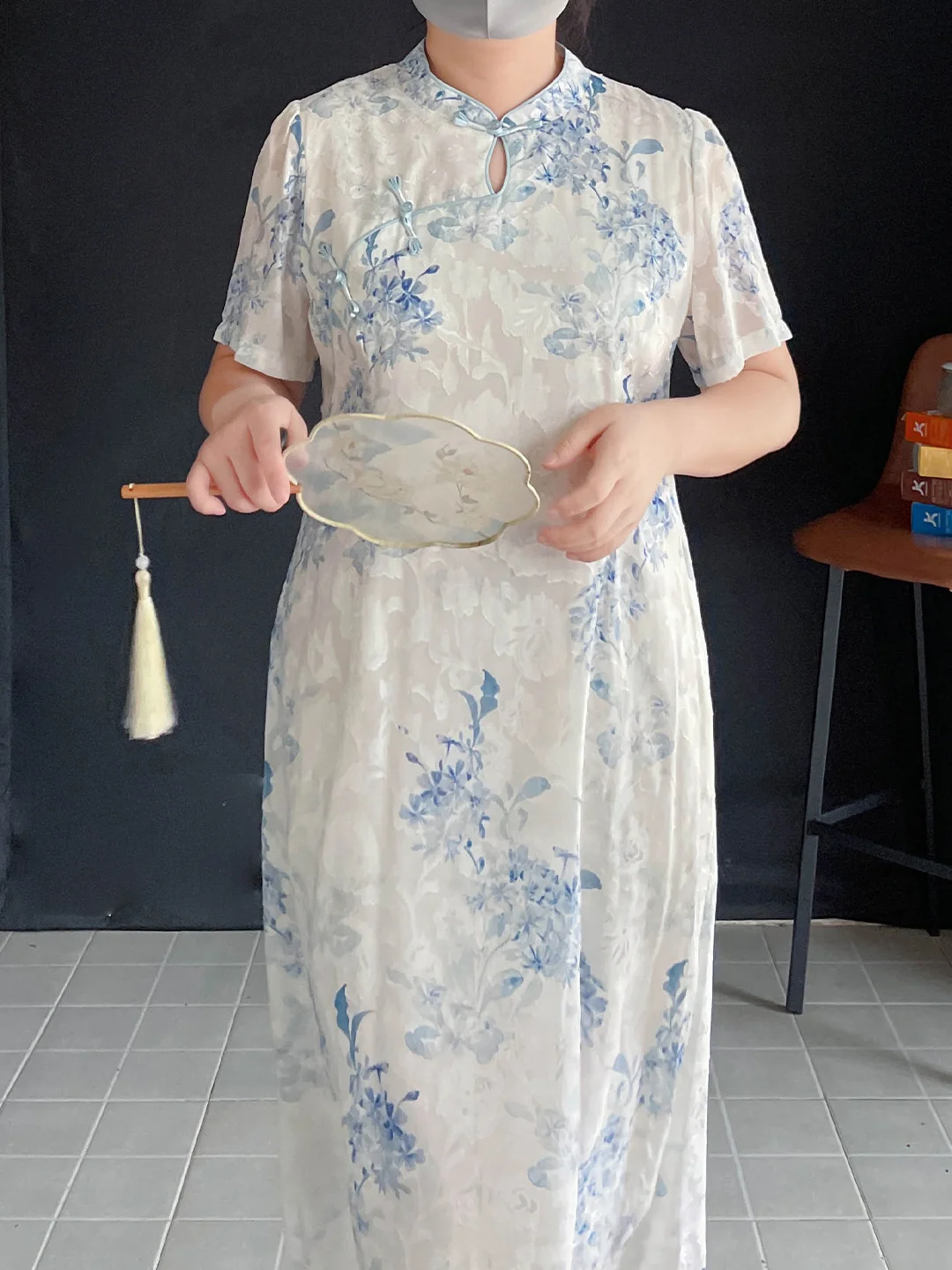 

Новое женское длинное платье-ципао в китайском стиле больших размеров, стройнящее, скрывающее недостатки фигуры, с завышенной талией, А-силуэт, дышащее, приятное для кожи