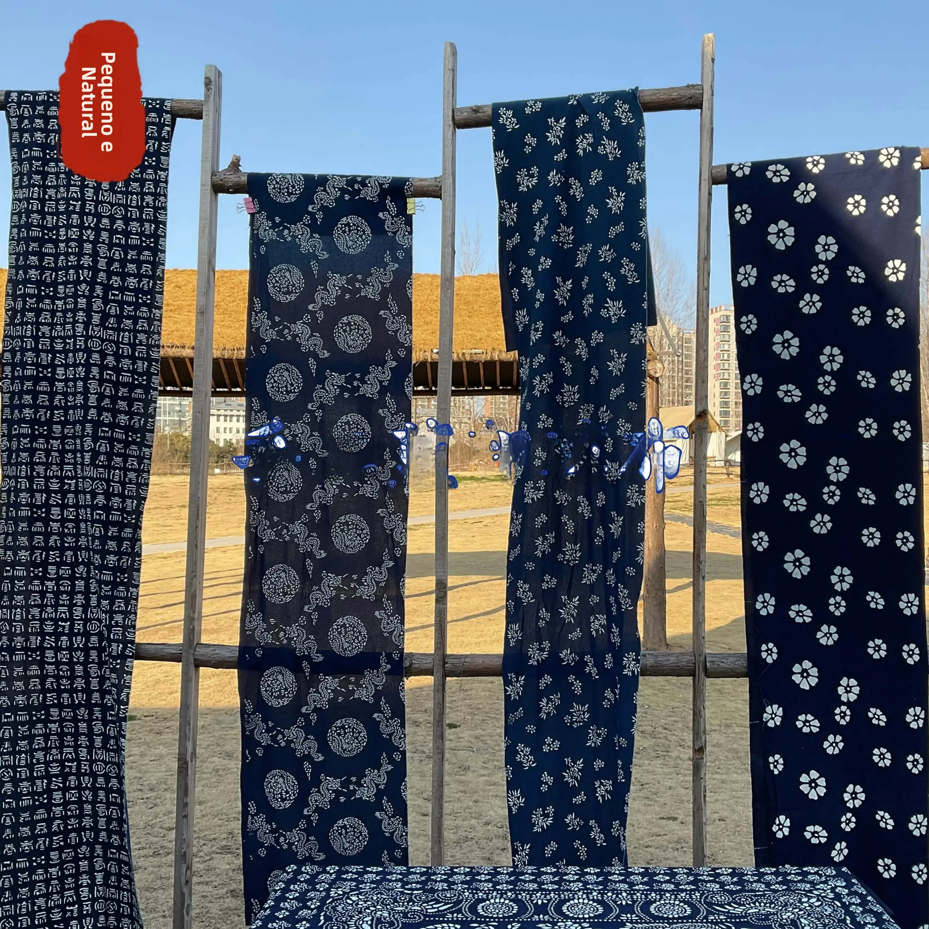 toalha-de-mesa-artesanal-azul-estampada-com-cera-tecido-tradicional-tingido-com-ervas-naturais-artesanato-azul-de-wuzhen-fo