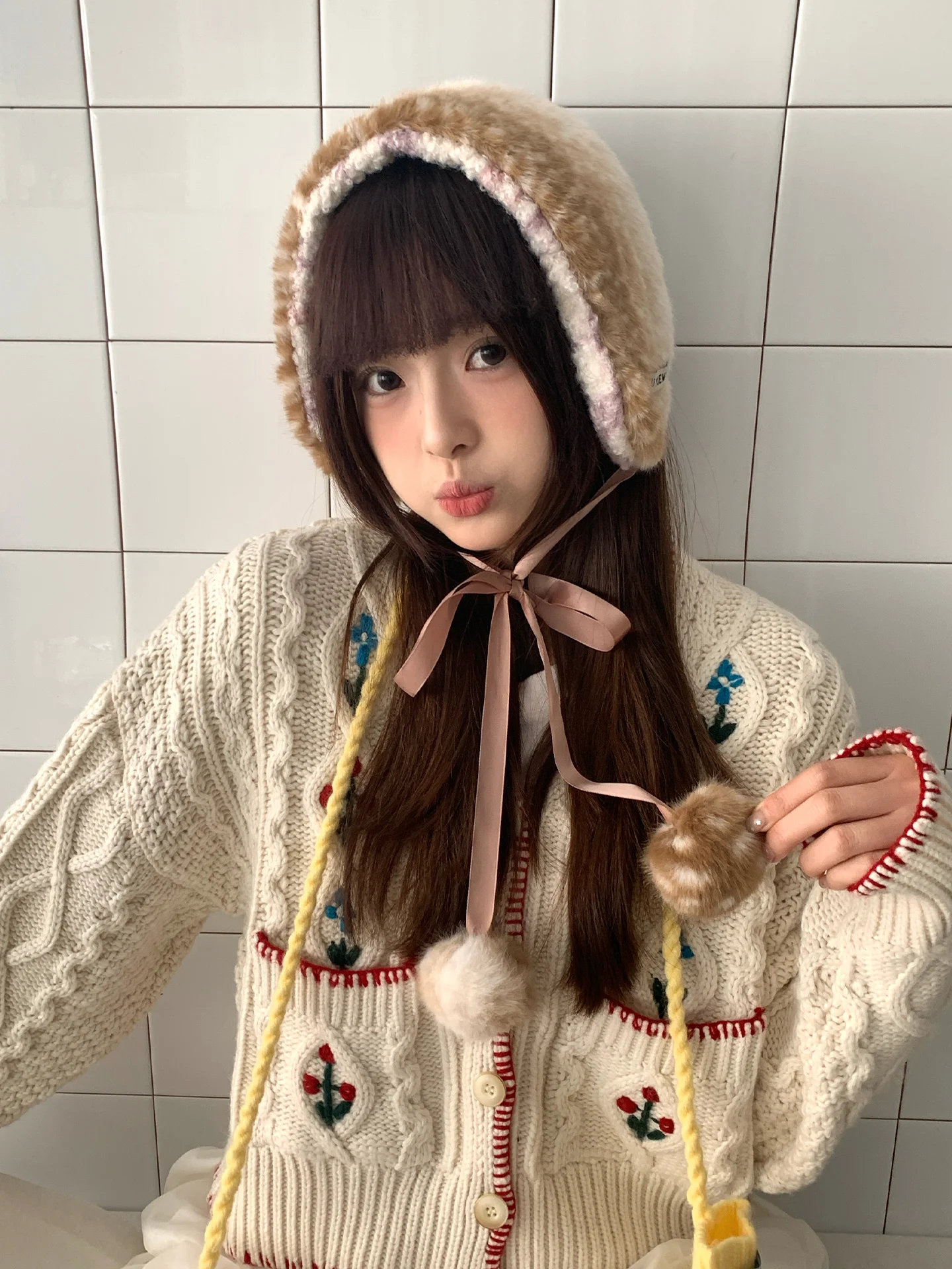 

Милые пушистые утолщенные наушники для женщин, зимняя защита ушей с пушистой подкладкой, чтобы согреться ушами и предотвратить холод