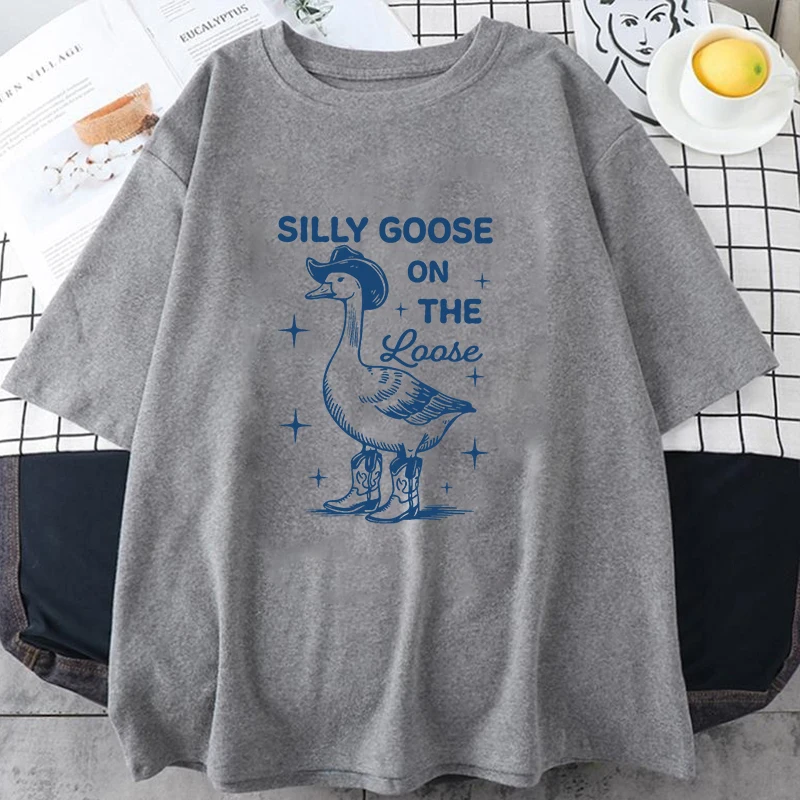 Hot Silly Goose on the Loose Graphic T Shirt Men's Women's Fashion T-shirts Short Sleeve Summer T-shirts Plus Size Neutral Tops