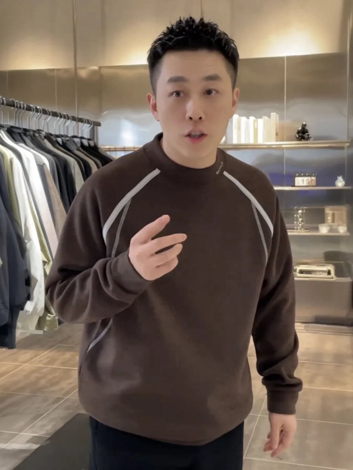 

Новая осенне-зимняя мужская модная толстовка с круглым вырезом, приятная для кожи, повседневная, универсальная, с вышивкой и элементами пэчворка.