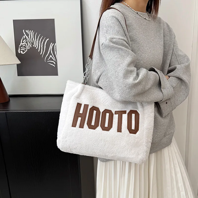 

Niche Design Women's Shoulder Bag | Fashion Large Capacity Tote | Casual & Versatile for Commute