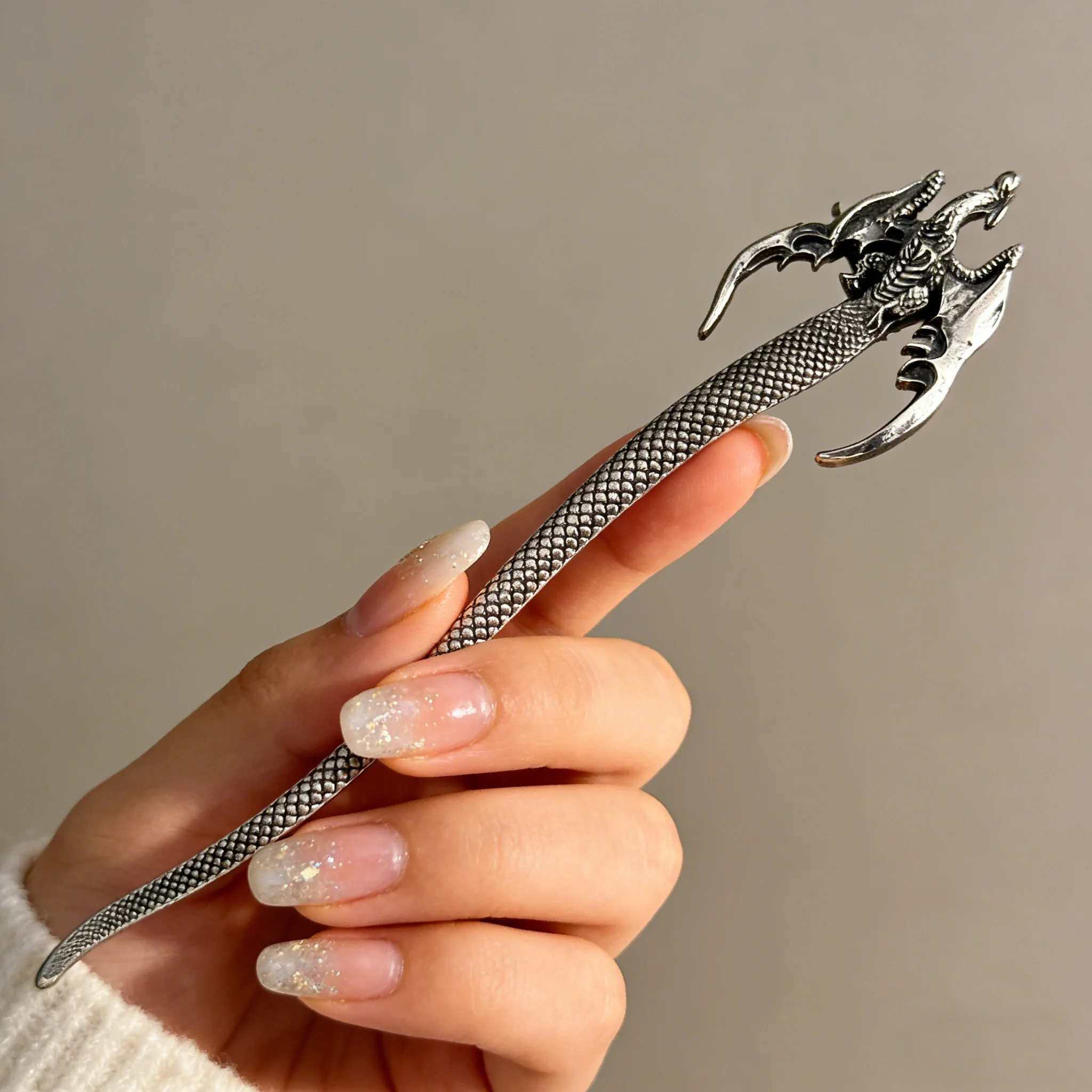 Creatieve Retro Gepersonaliseerde Unieke Kleine Draak Mode Niche Legering Haarspeld Vlinder Comic Tentoonstelling Cos Kleding Accessoires