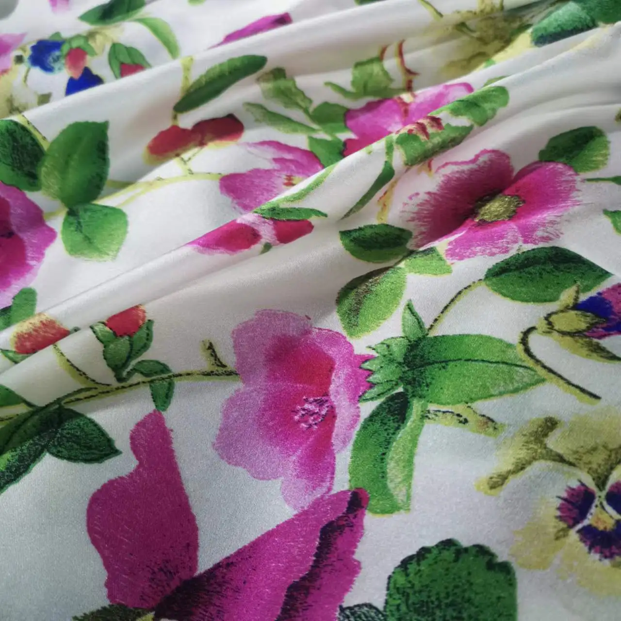 Big Sale Mulberry Silk 19mm Stretchy Charmeuse Fabric Glossy Qualified 100% Breathable Material