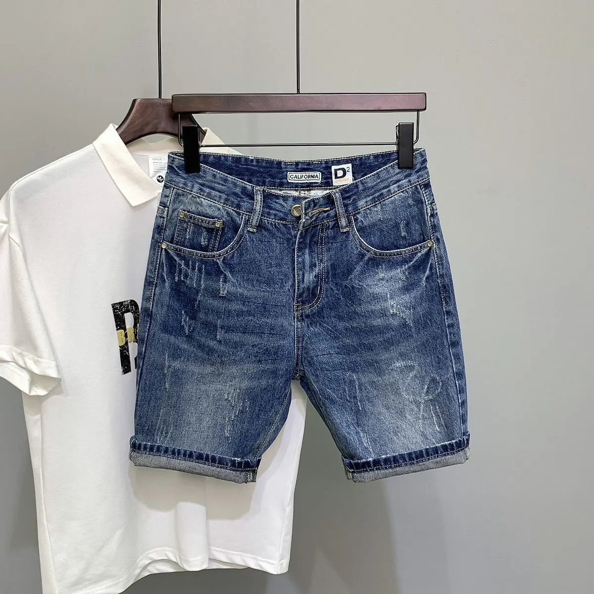 

Summer 2025 New Cat Beard Denim Knee Length Brand Slim Outer Wear Korean Blue Short Men's Shorts Designer Cowboy Pants for Men