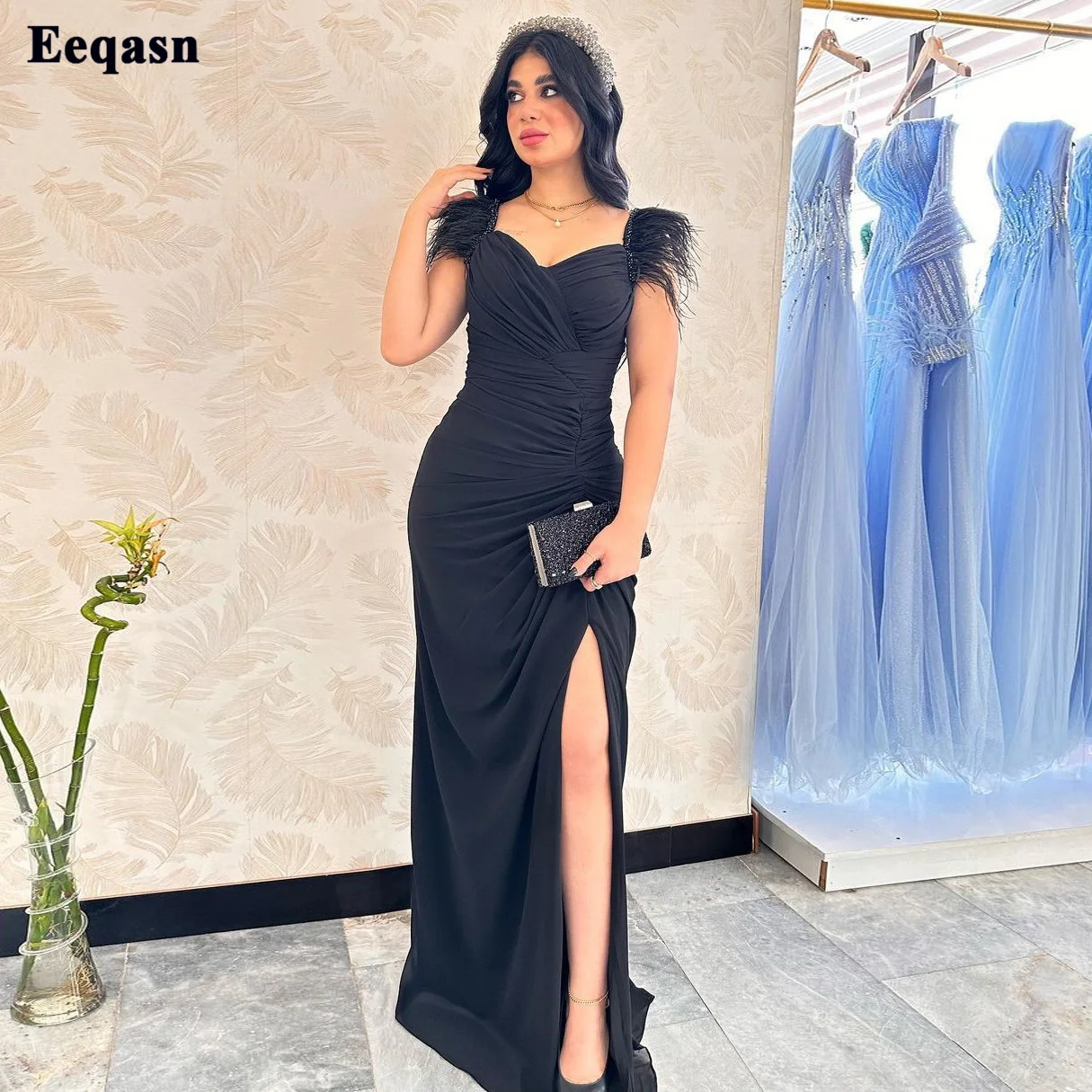 

Black Mermaid Long Evening Gowns Feathers Pleats Saudi Arabic Women Prom Dresses Slit Side Wedding Party Formal Occasion Gowns