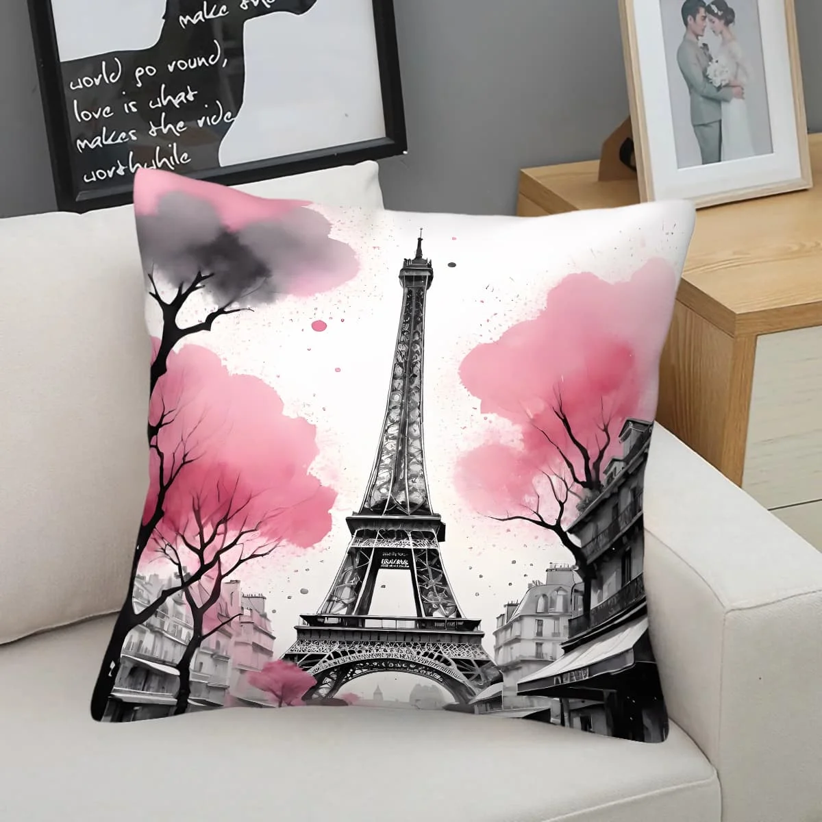 

Подушка «Розовый туман и цветы» с Эйфелевой башней: идеально подходит для романтических уголков для свиданий, добавляет нежного парижского очарования в современные интерьеры.