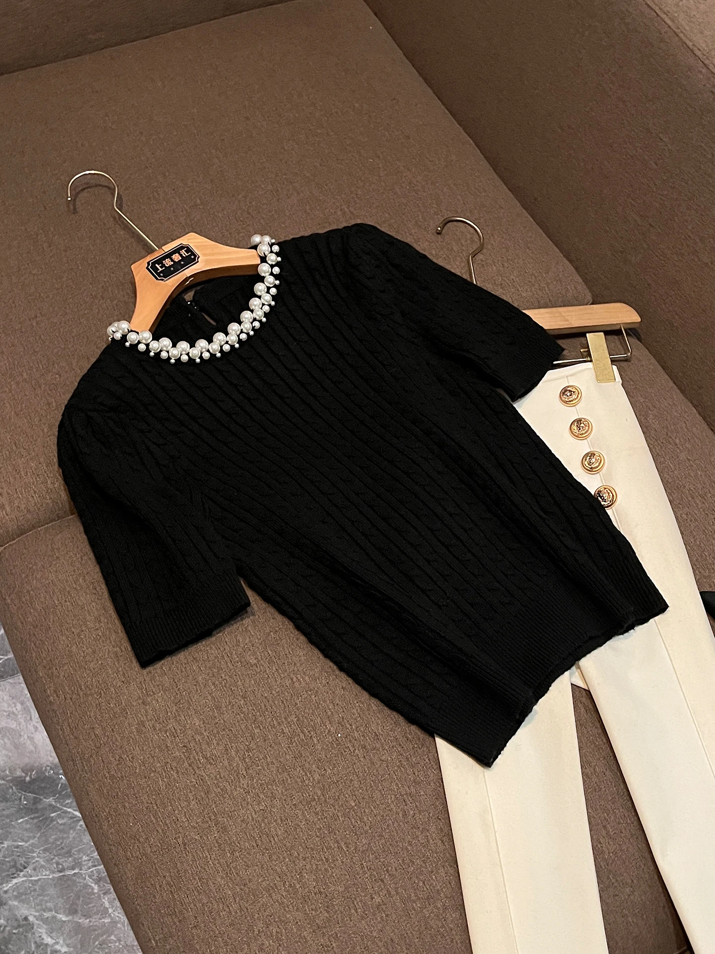 

Летний модный облегающий вязаный топ с круглым вырезом, женский, с коротким рукавом, декорированный пуговицами, в стиле ранней весенней китайской моды