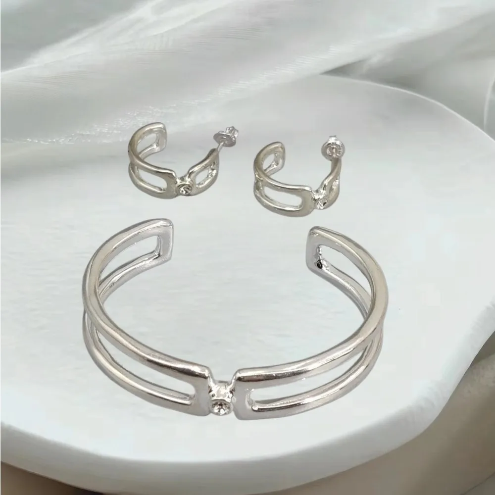 

2026 Spring Simple Design Gold Silver Hollow Line Earrings Bracelet Jewelry Two Piece Set Surprise Gift